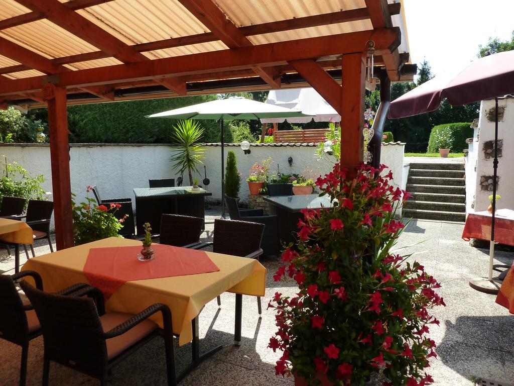 Pension Pfefferdohle Velden am Woerthersee Exterior photo